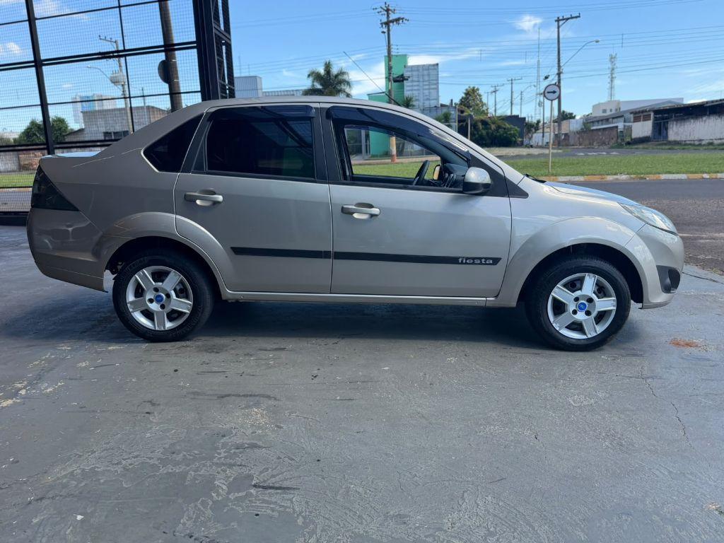 FORD Fiesta Sedan - Foto