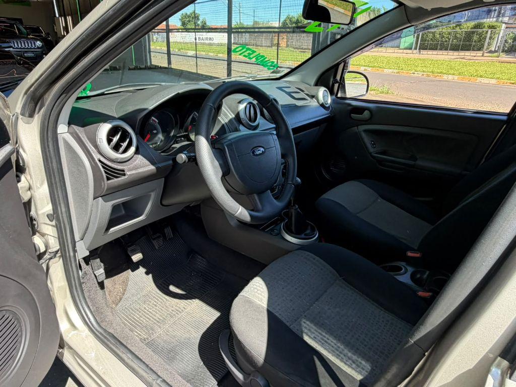FORD Fiesta Sedan - Foto