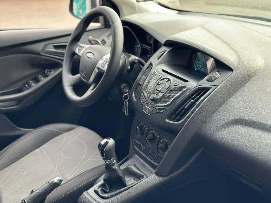 FORD Focus Hatch - Foto