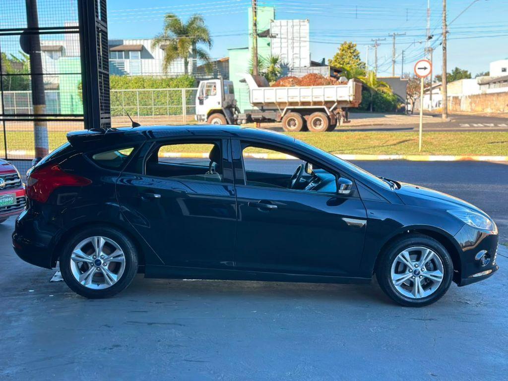FORD Focus Hatch - Foto