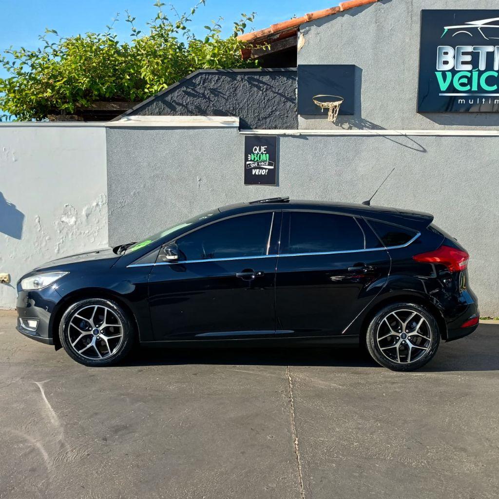 FORD Focus Hatch - Foto