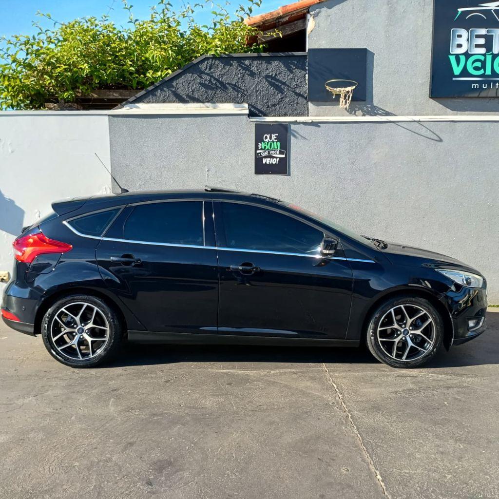 FORD Focus Hatch - Foto