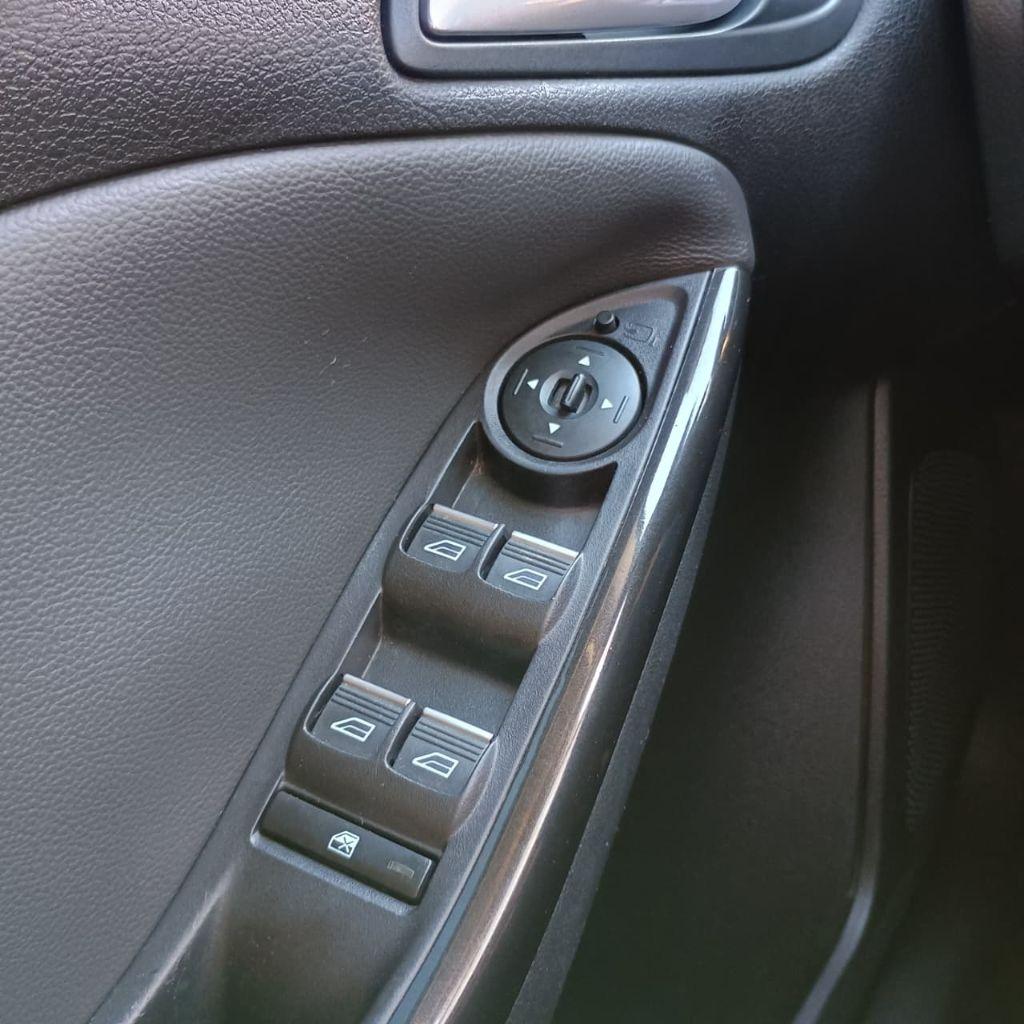 FORD Focus Hatch - Foto