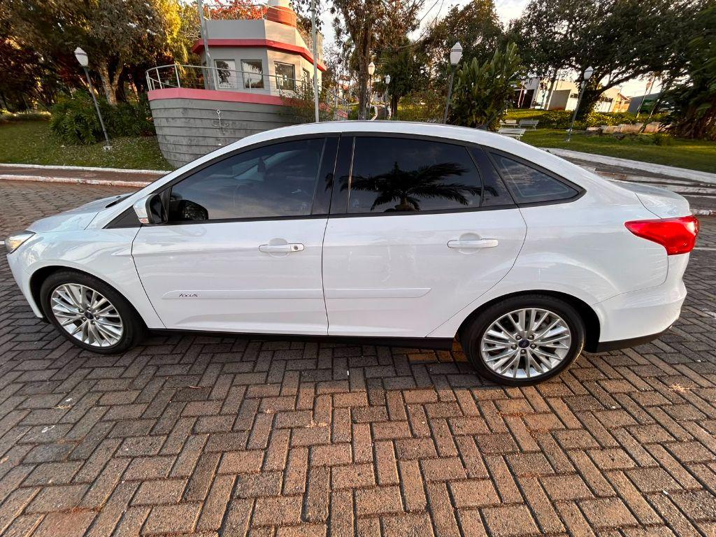 FORD Focus Hatch - Foto