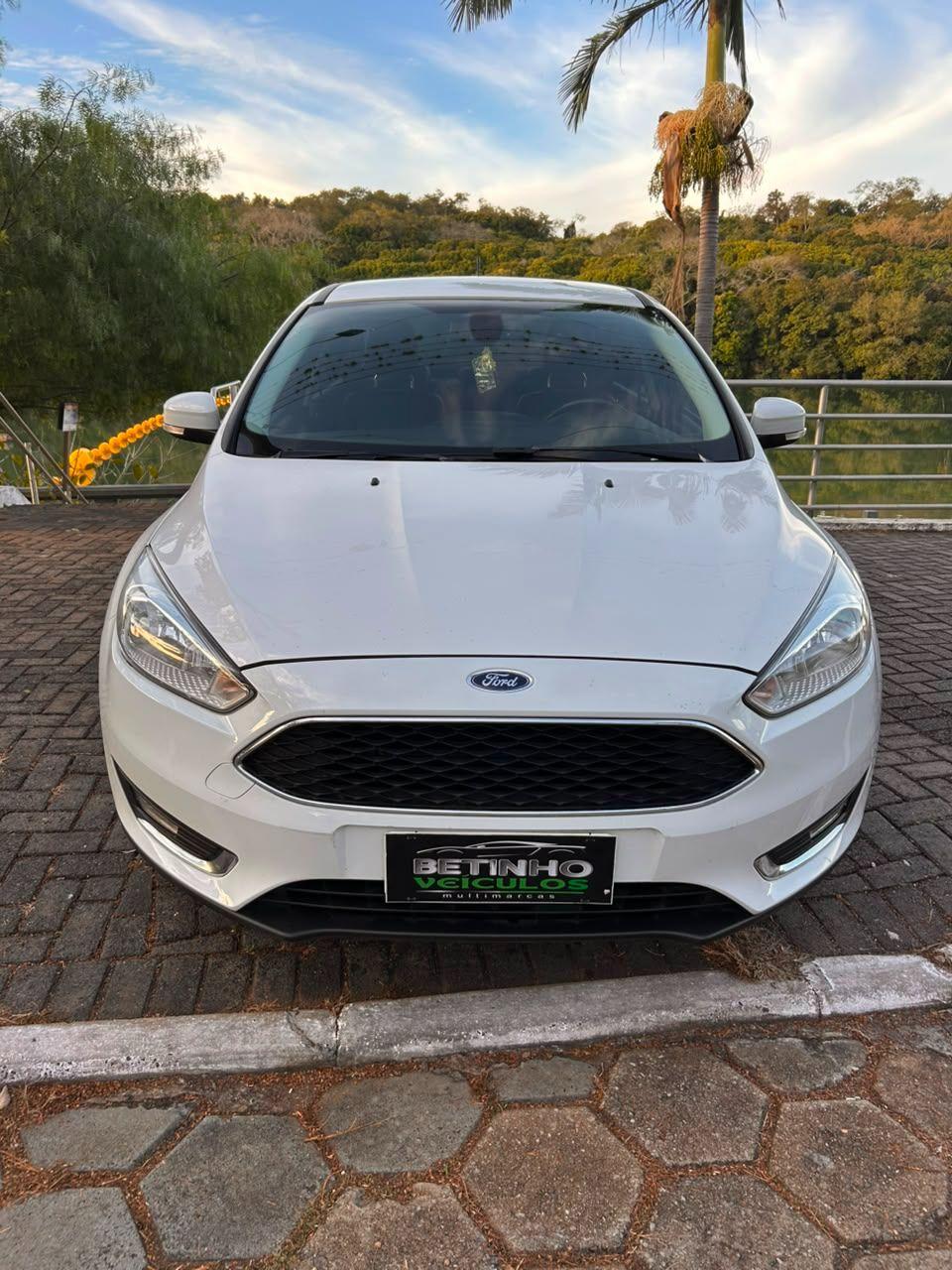 FORD Focus Hatch - Foto