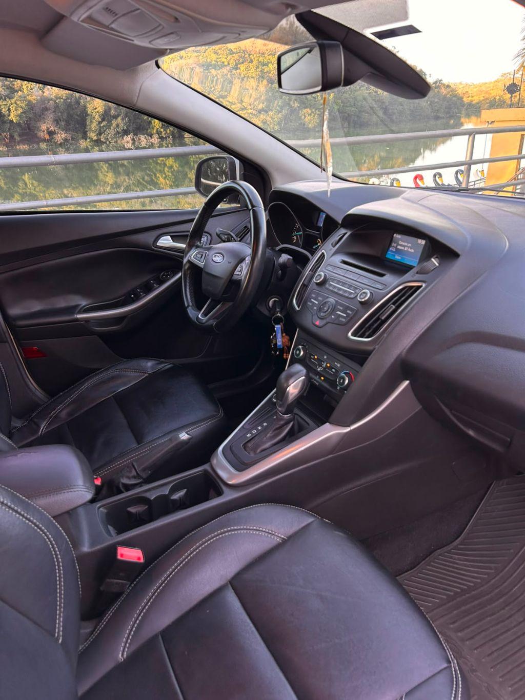 FORD Focus Hatch - Foto