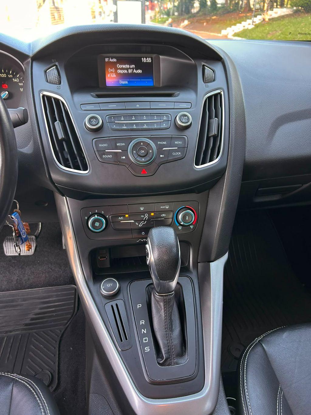 FORD Focus Hatch - Foto