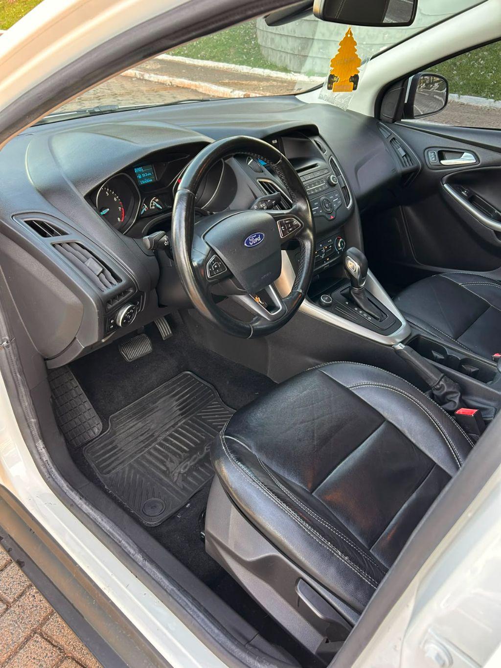 FORD Focus Hatch - Foto