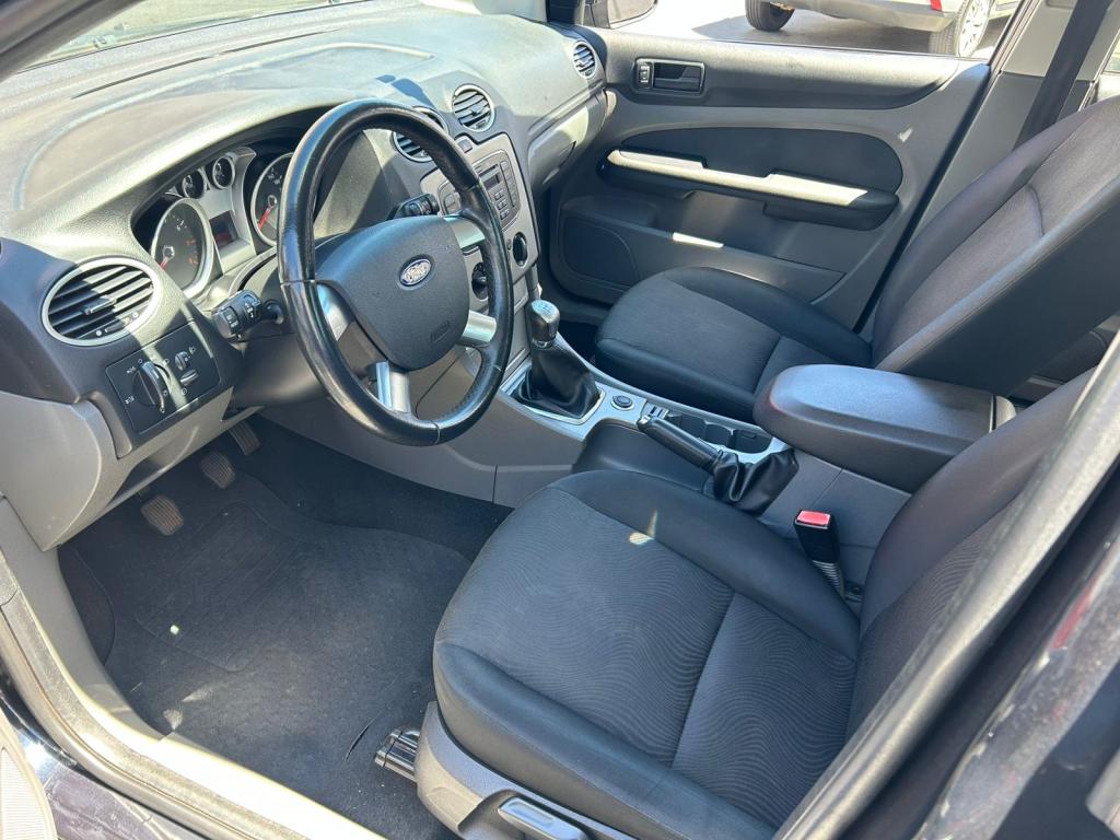 FORD Focus Sedan - Foto