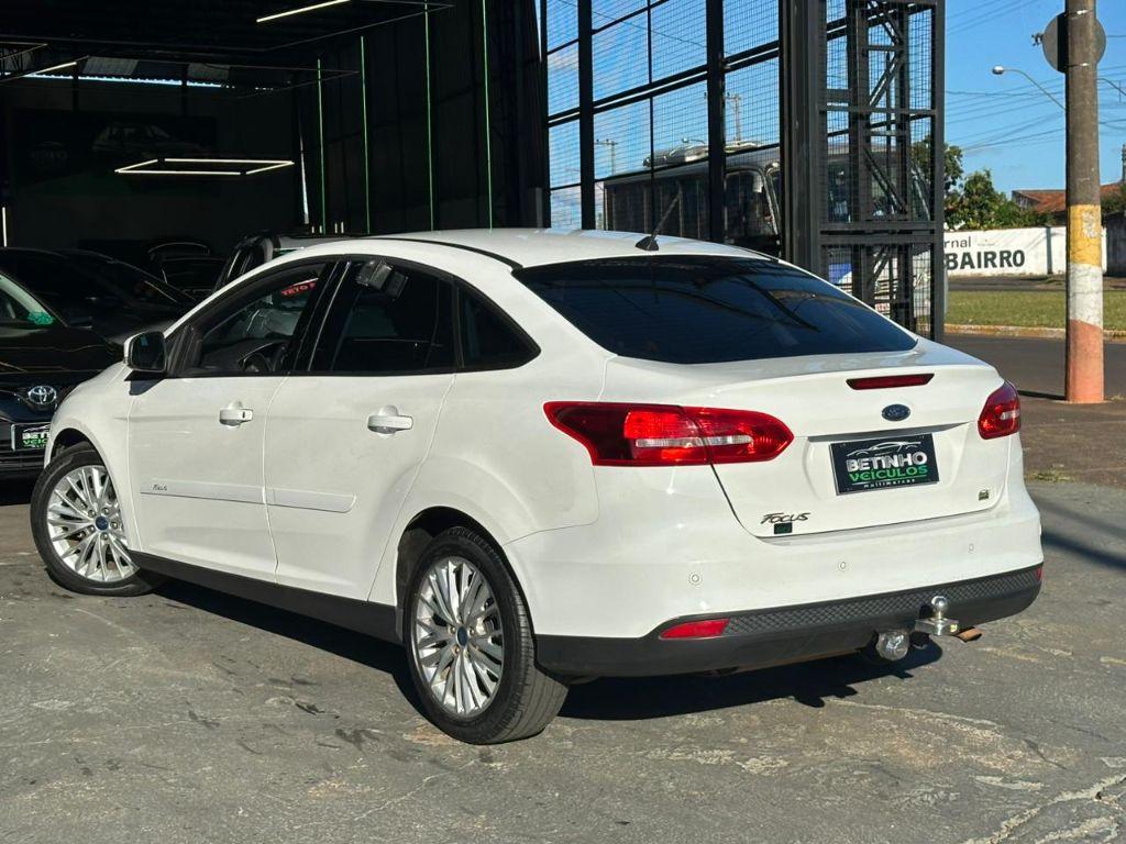FORD Focus Sedan - Foto