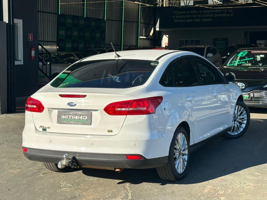 FORD Focus Sedan - Foto