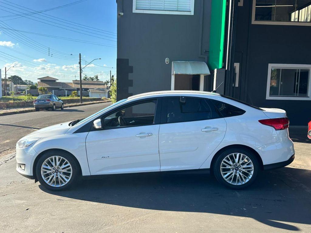 FORD Focus Sedan - Foto