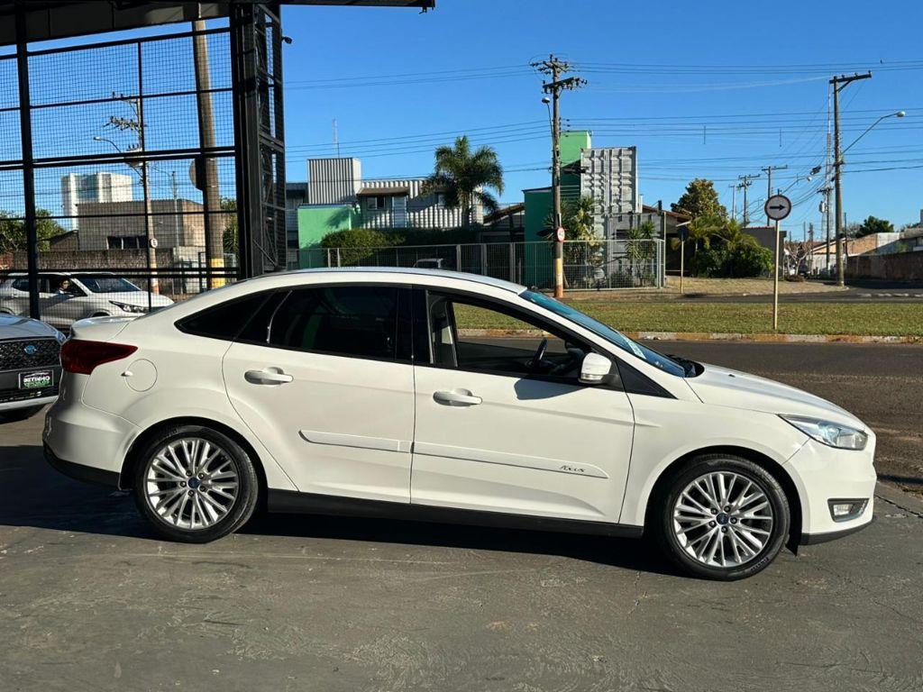 FORD Focus Sedan - Foto