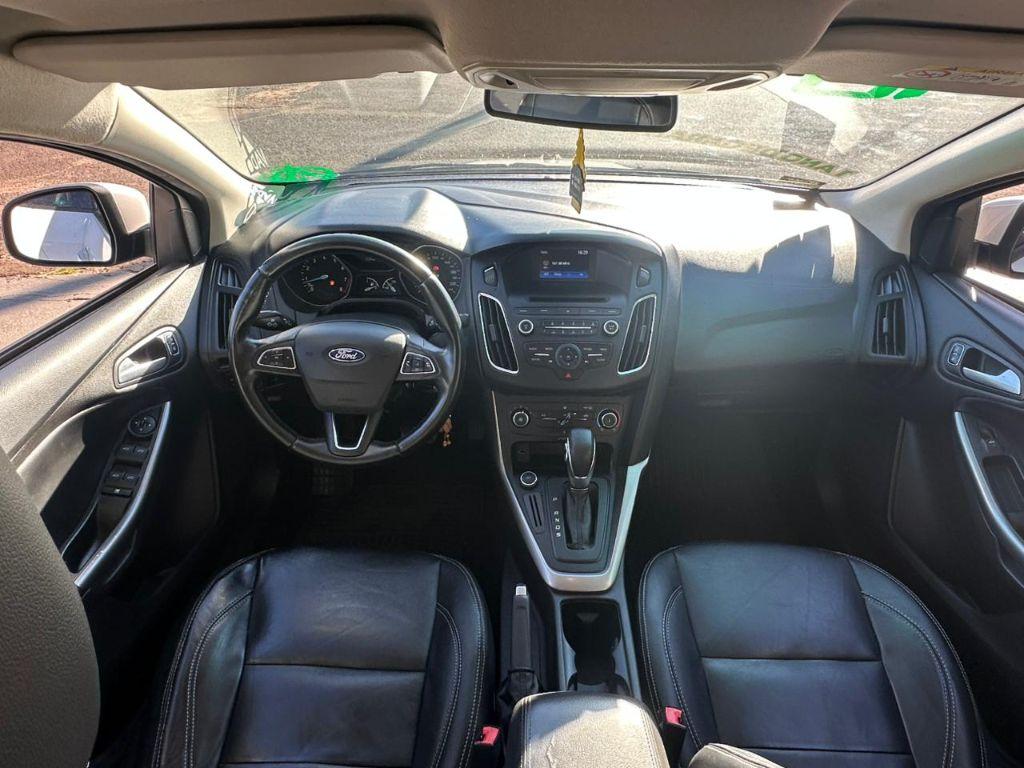 FORD Focus Sedan - Foto