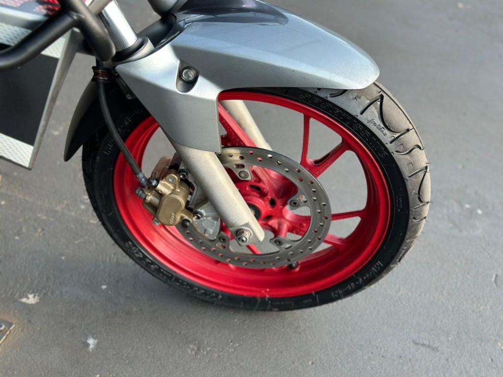 HONDA CB 250 F Twister - Foto