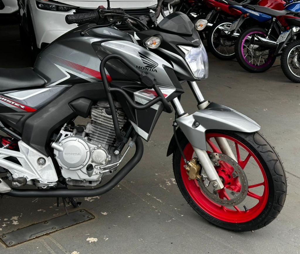 HONDA CB 250 F Twister - Foto