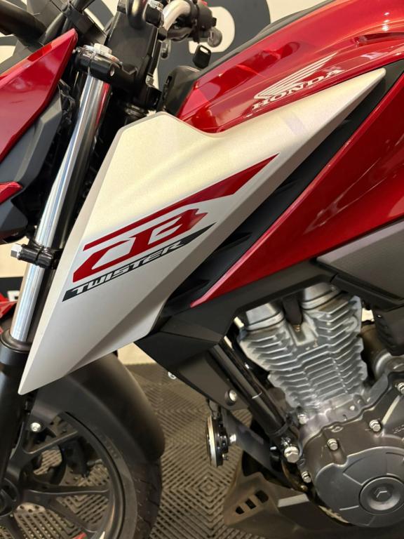 HONDA CB 300 F Twister - Foto