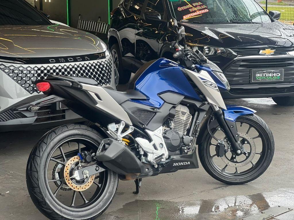 HONDA CB 300 F Twister - Foto