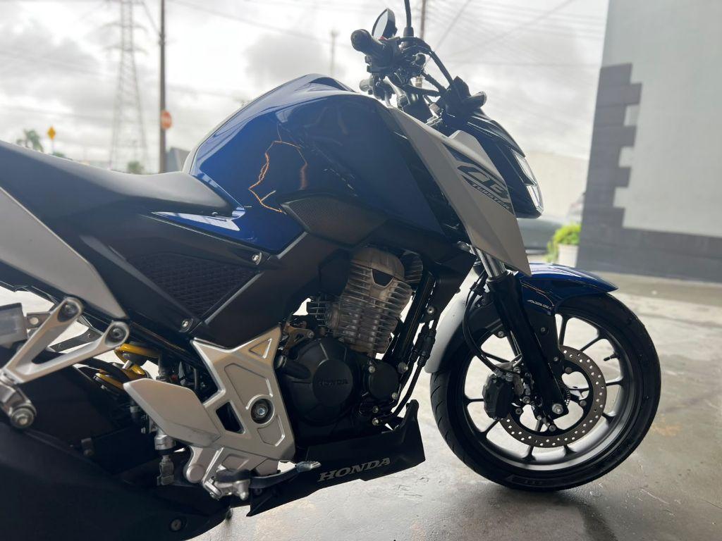 HONDA CB 300 F Twister - Foto