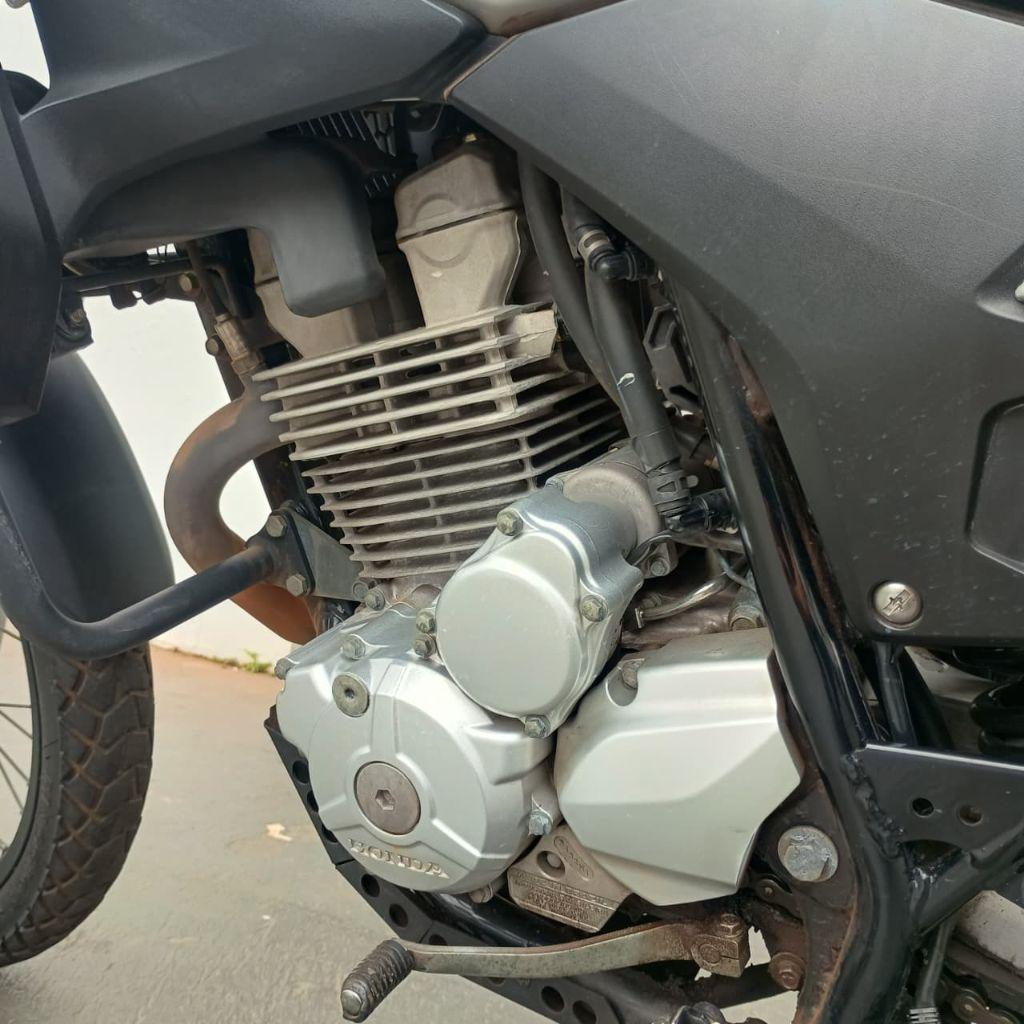 HONDA XRE 300 - Foto