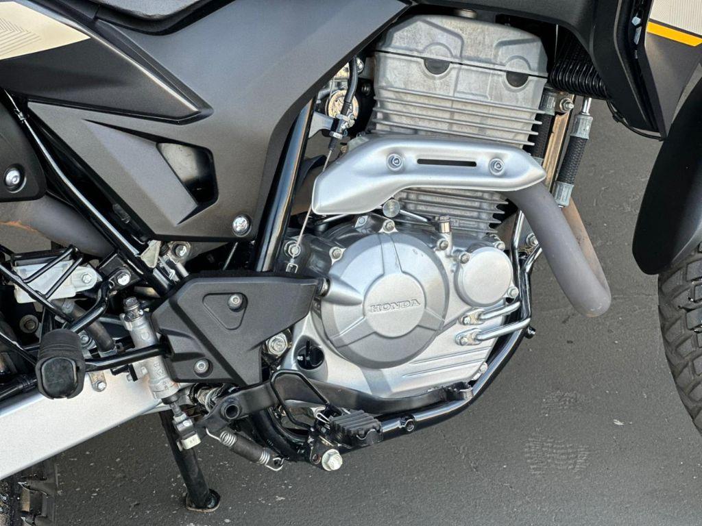 HONDA XRE 300 - Foto