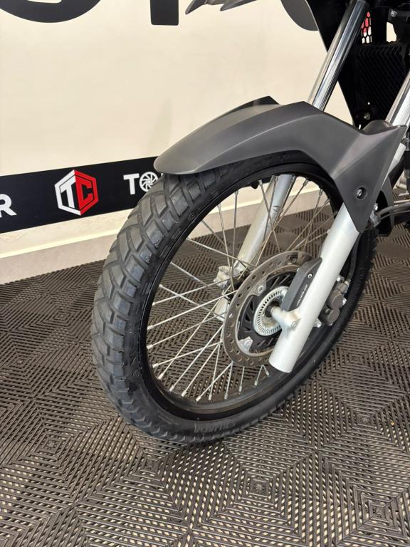 HONDA XRE 300 - Foto