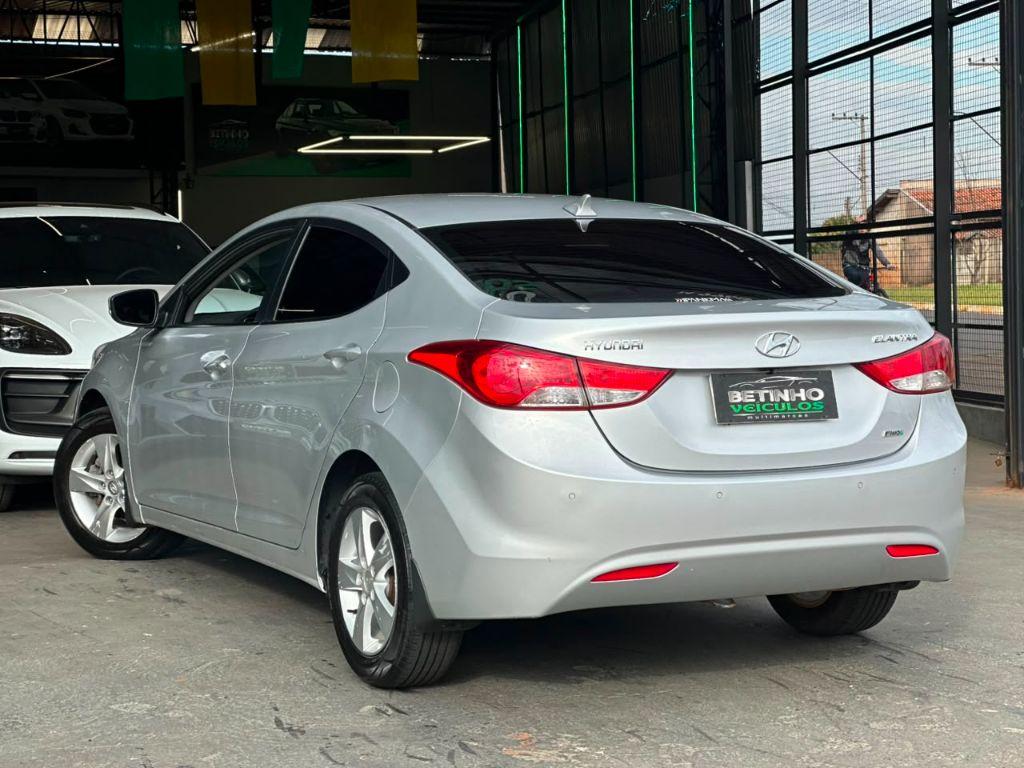 HYUNDAI Elantra - Foto