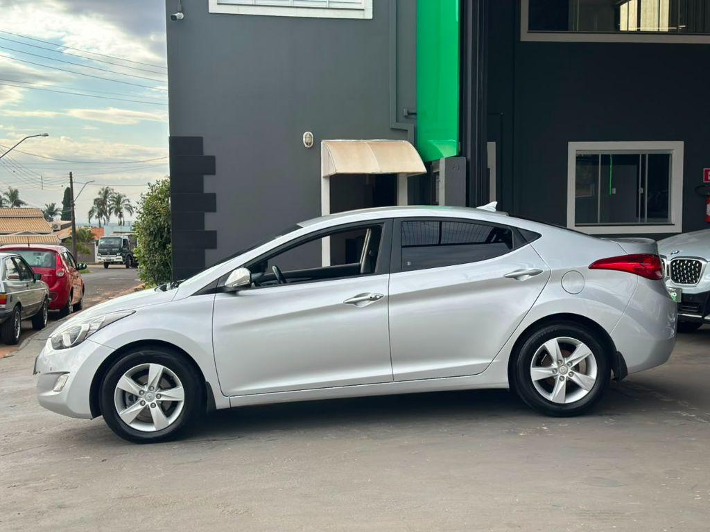 HYUNDAI Elantra - Foto