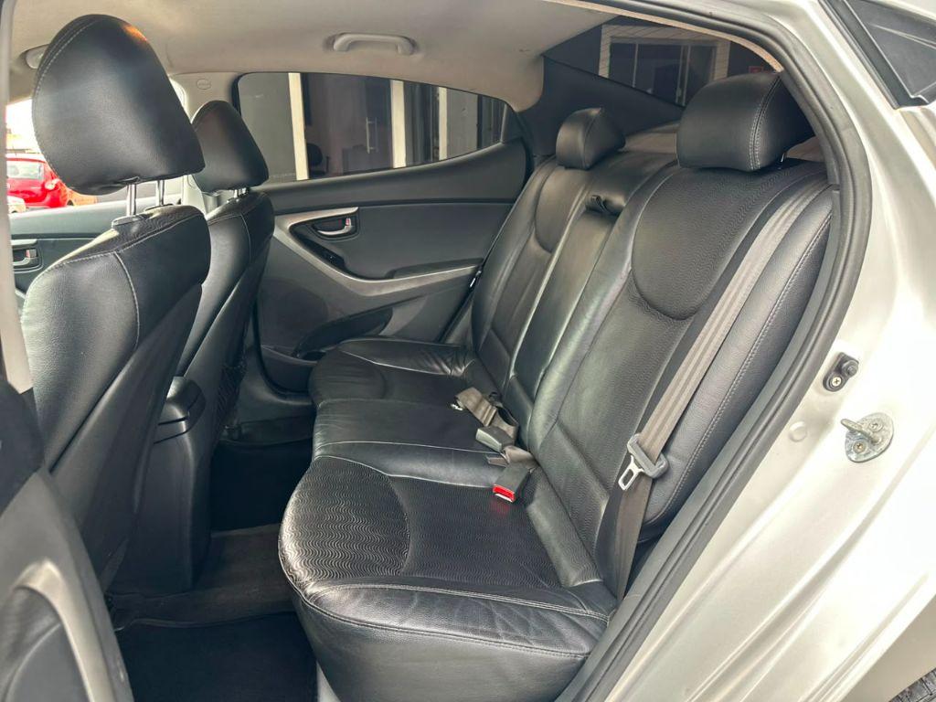 HYUNDAI Elantra - Foto