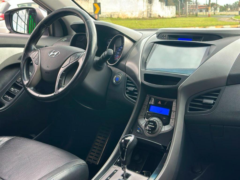 HYUNDAI Elantra - Foto