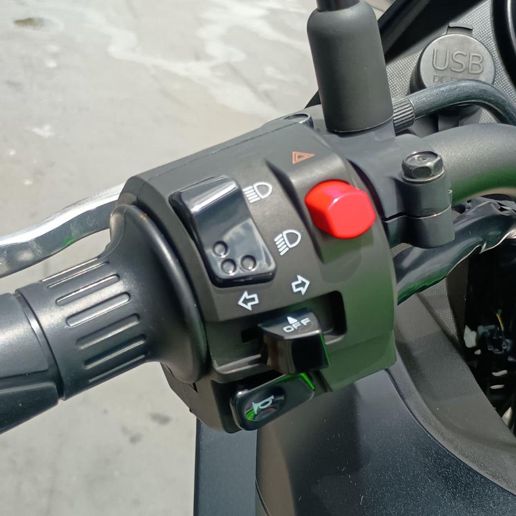 KAWASAKI Versys 300 - Foto