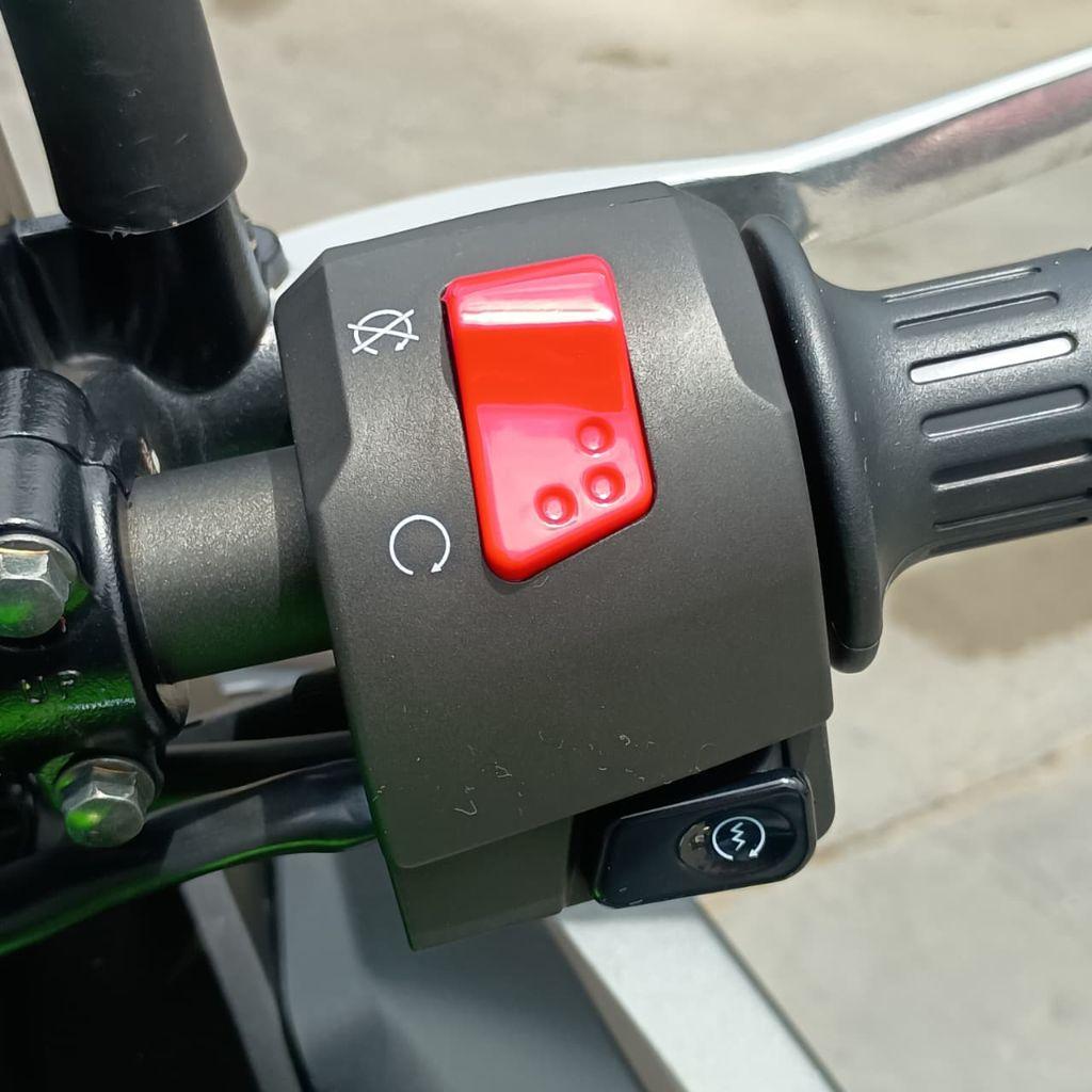 KAWASAKI Versys 300 - Foto