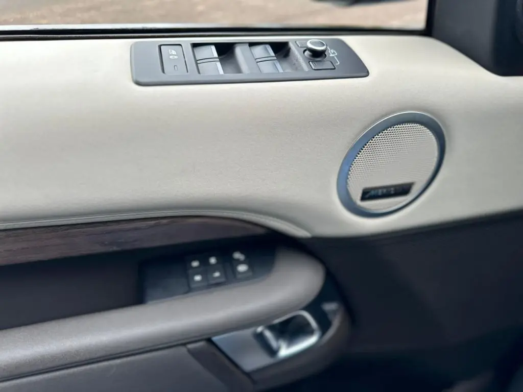 LAND ROVER Discovery - Foto