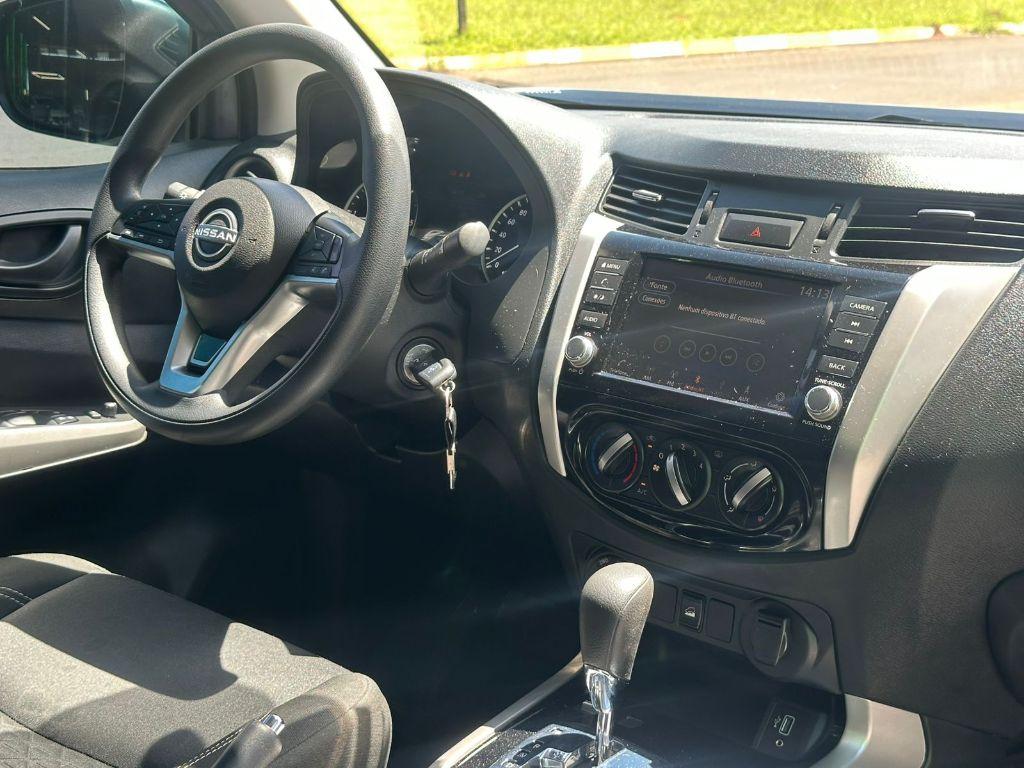 NISSAN Frontier - Foto