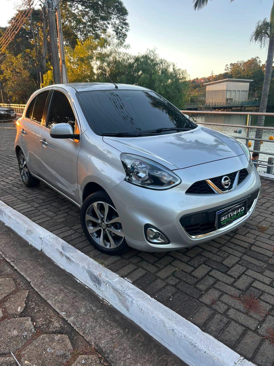 NISSAN March - Foto