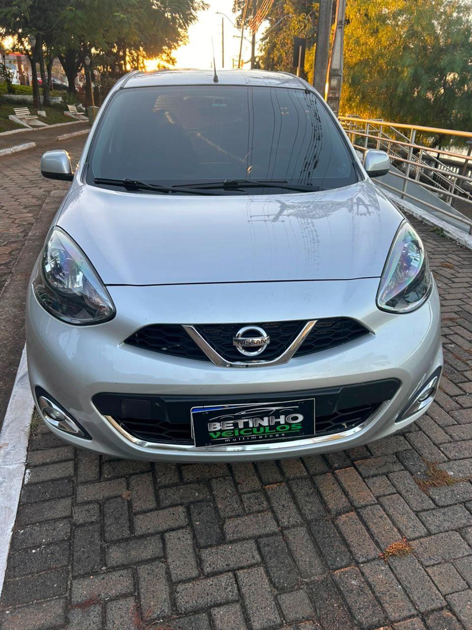 NISSAN March - Foto