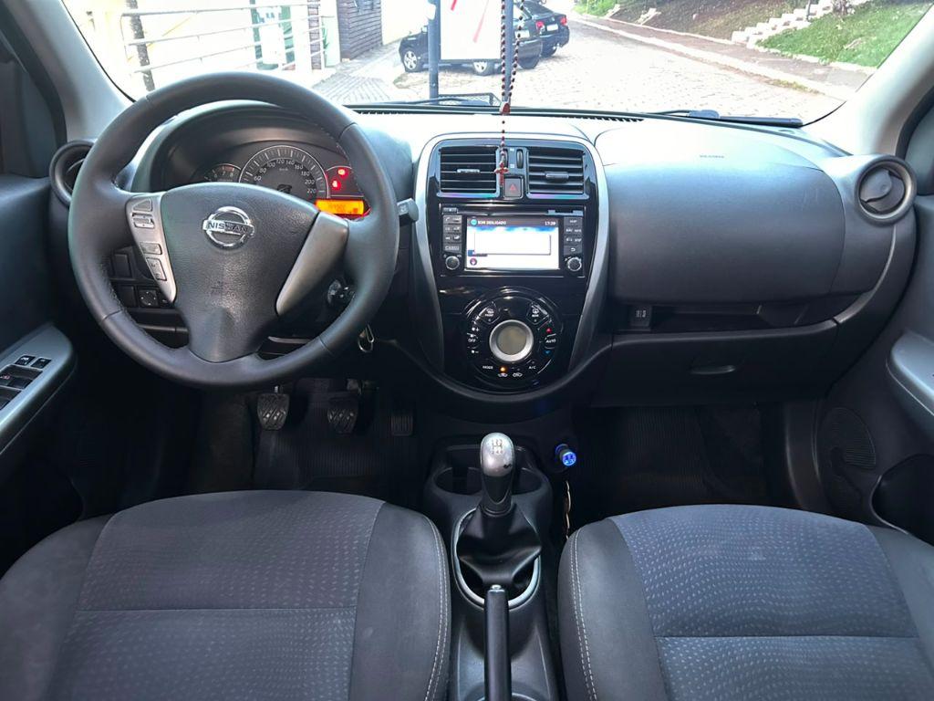 NISSAN March - Foto
