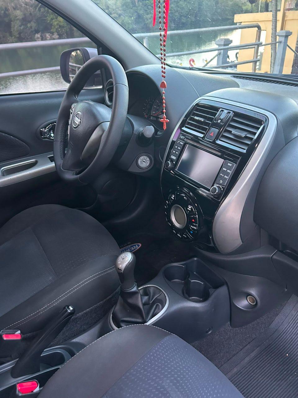 NISSAN March - Foto