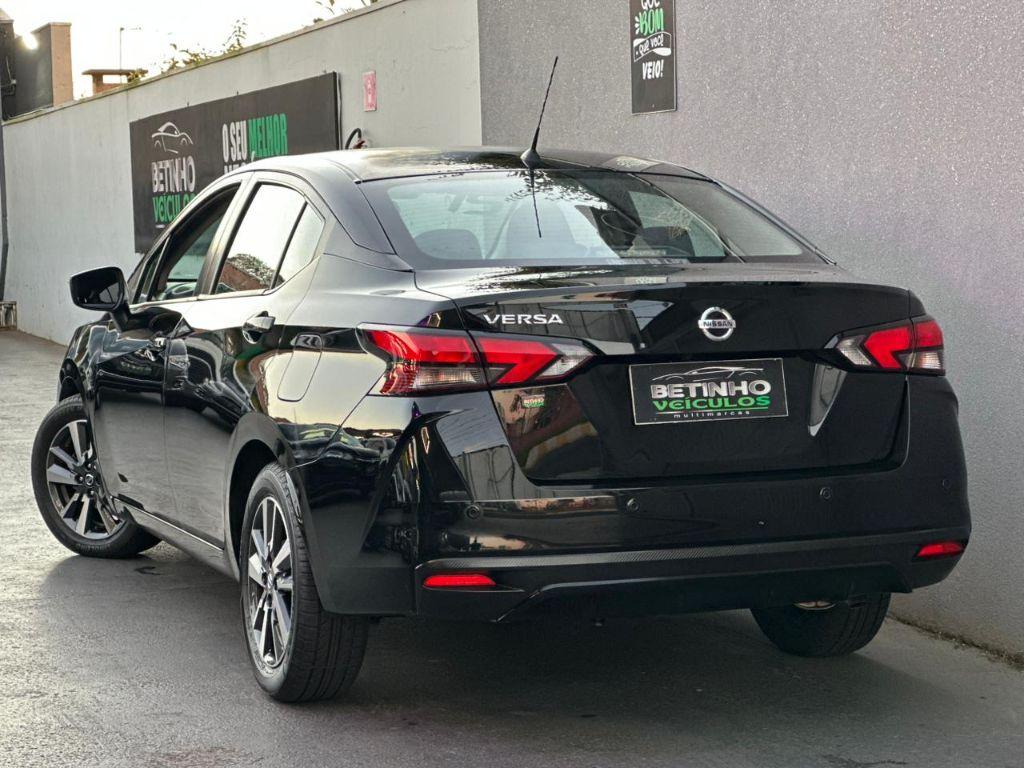 NISSAN Versa Sedan - Foto
