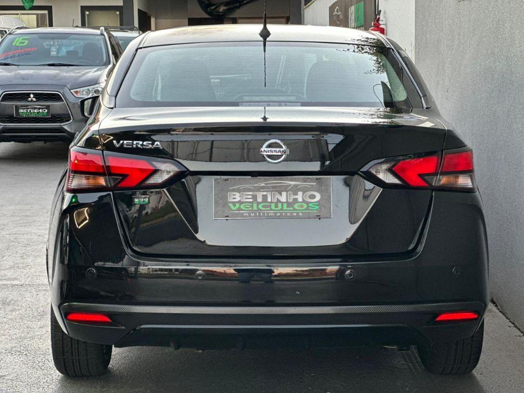 NISSAN Versa Sedan - Foto