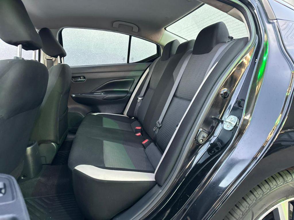 NISSAN Versa Sedan - Foto