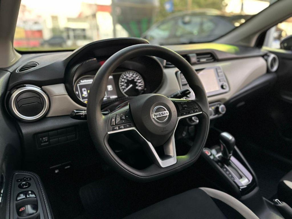 NISSAN Versa Sedan - Foto