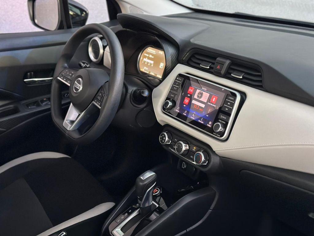 NISSAN Versa Sedan - Foto