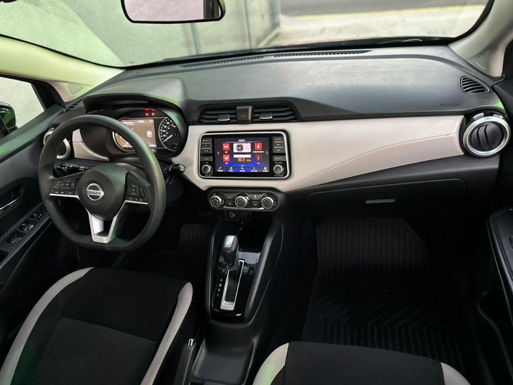 NISSAN Versa Sedan - Foto
