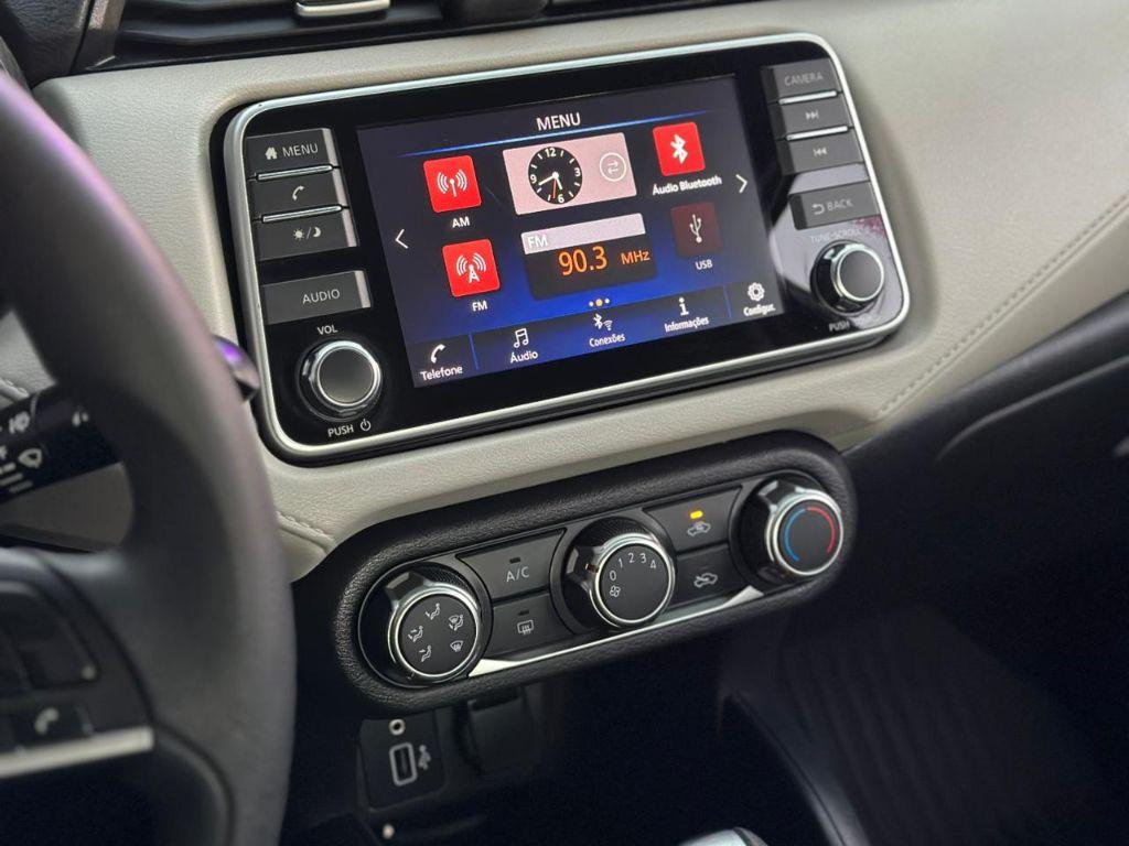 NISSAN Versa Sedan - Foto