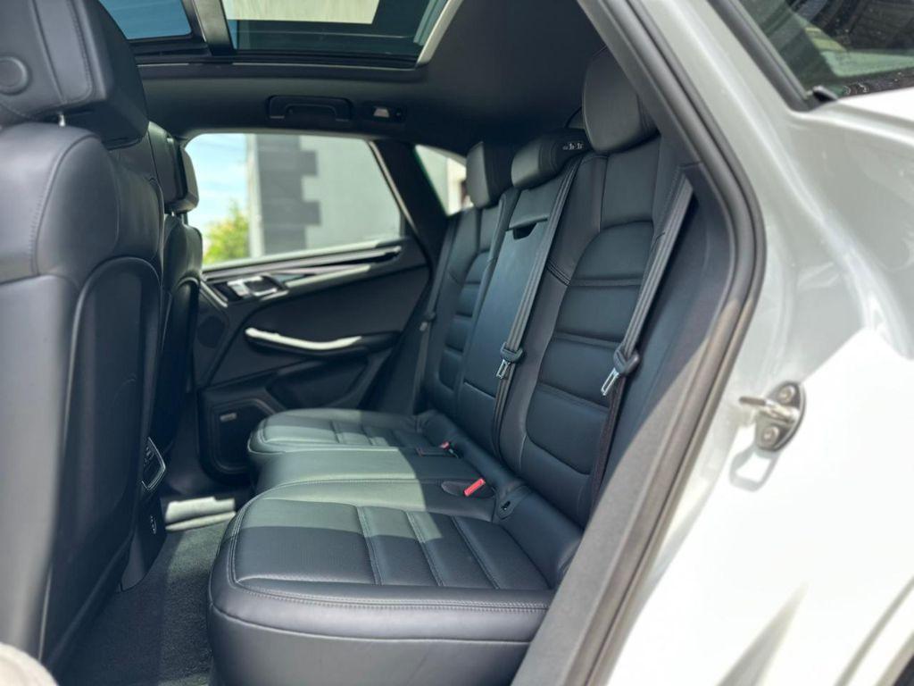 PORSCHE Macan - Foto