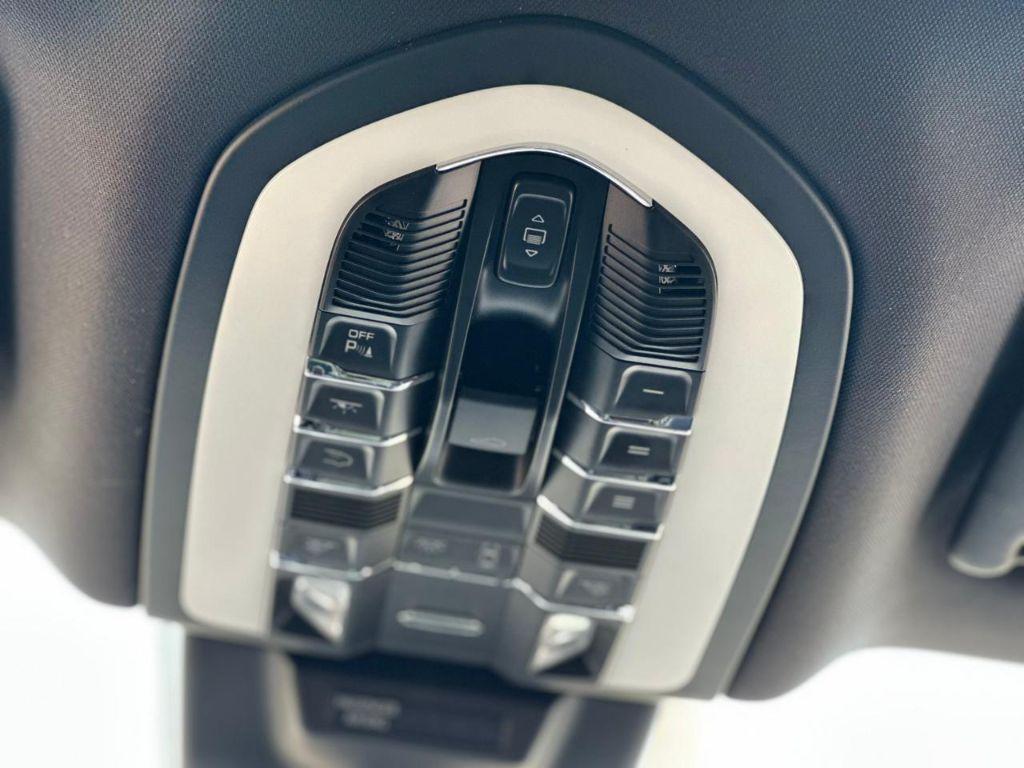 PORSCHE Macan - Foto