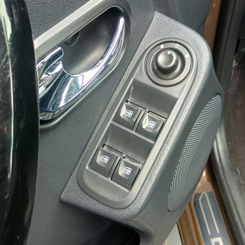 RENAULT Duster - Foto