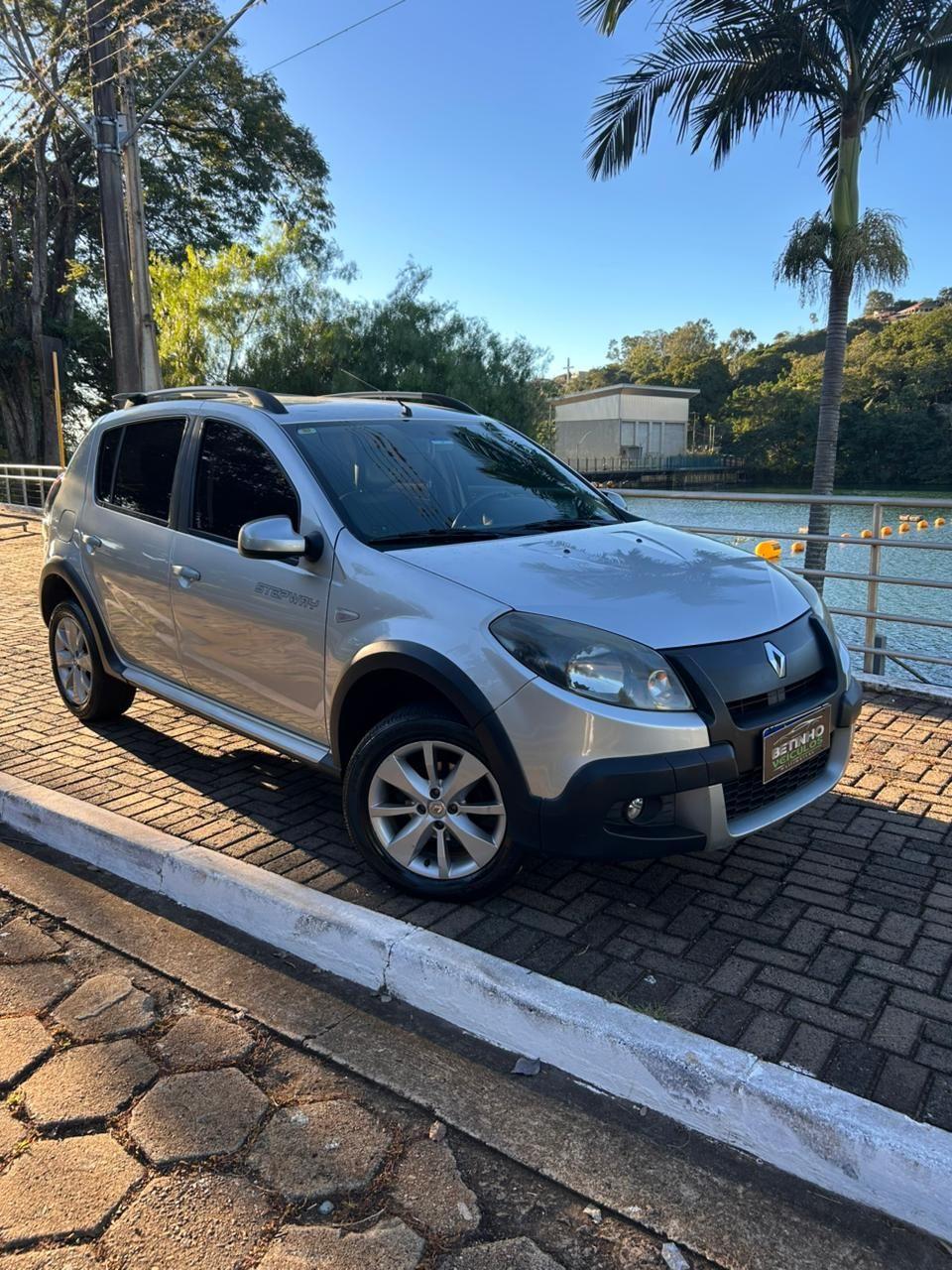 RENAULT Sandero - Foto
