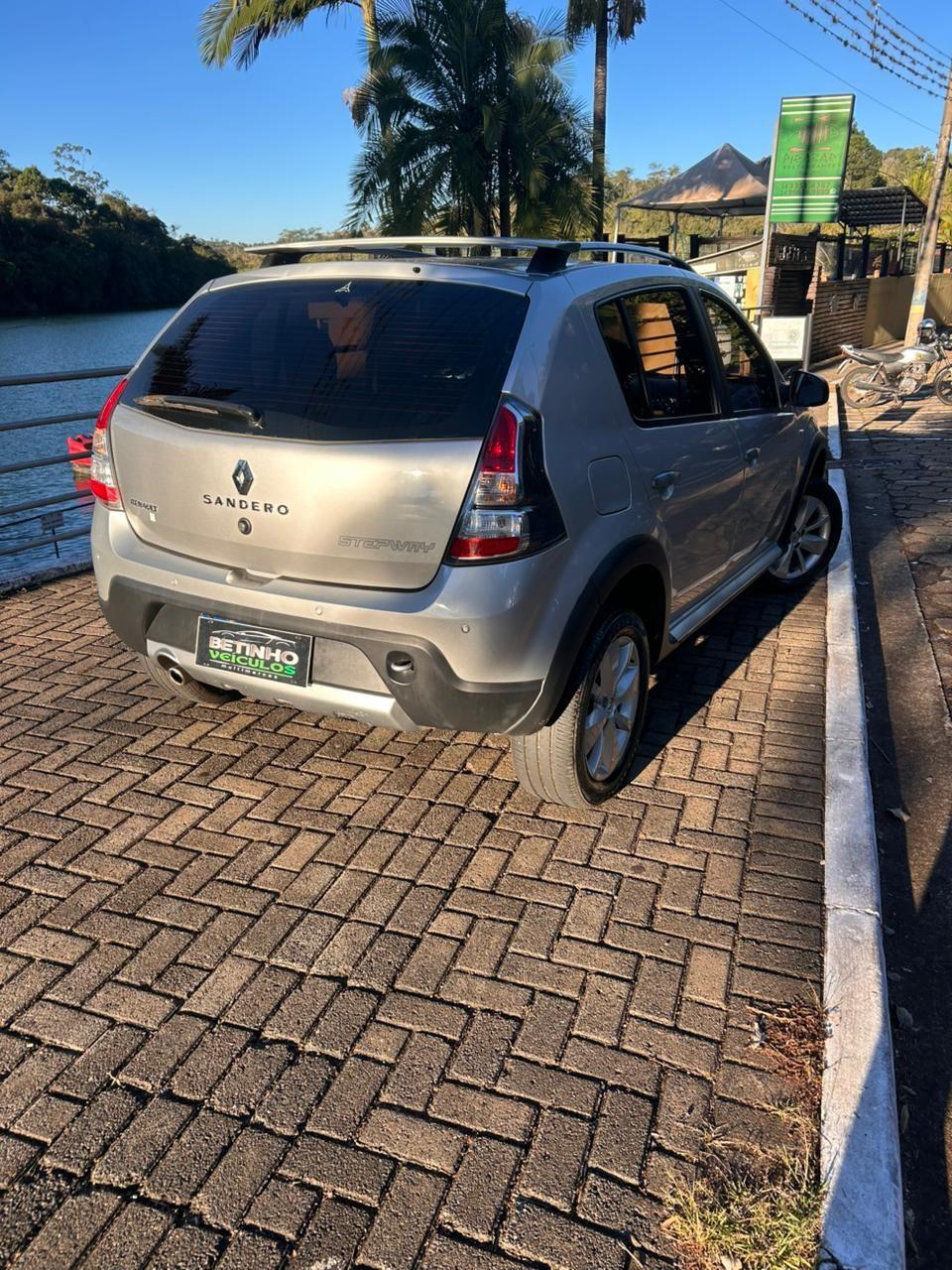 RENAULT Sandero - Foto